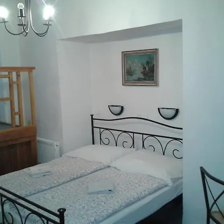 Charles Bridge Bed & Breakfast 3*